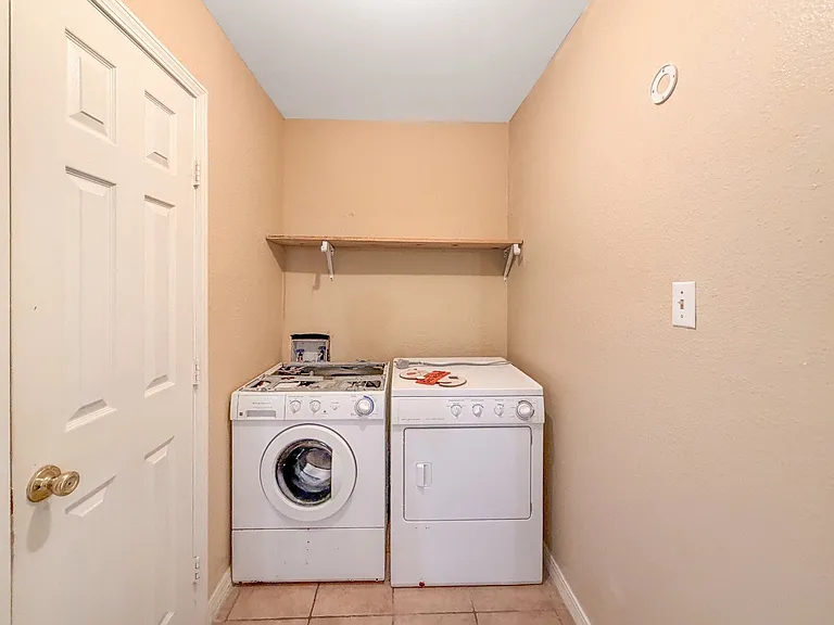 1113 S Vermont Ave — Photo 14