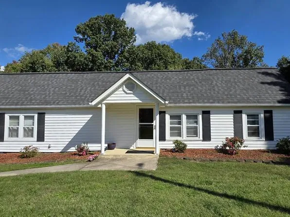 1244 Fairmont Dr, Bassett, VA 24055