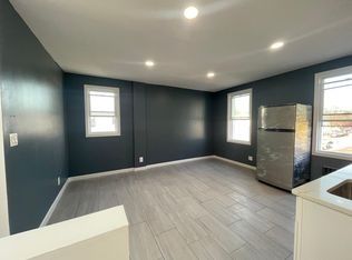 7001 69th St, Ridgewood, NY 11385