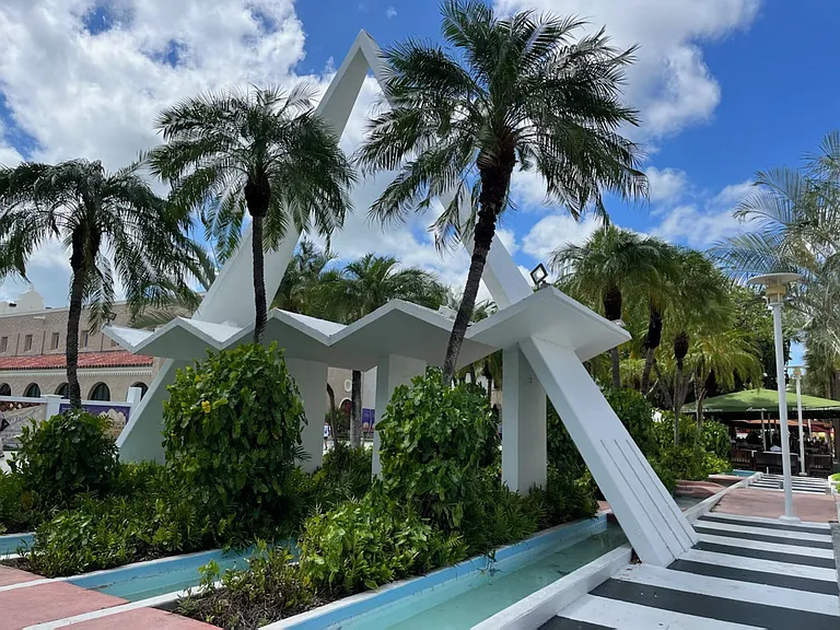 Lincoln Road Mall