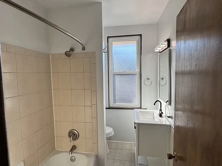 2810 Kenilworth St — Photo 7