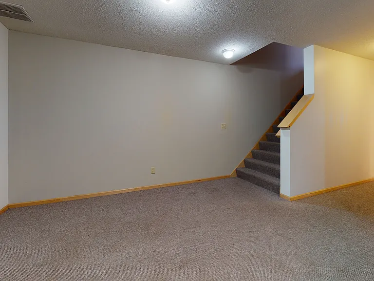 412 4th St SE #101 — Photo 6
