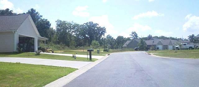 2nd image of 122 Louise Ln