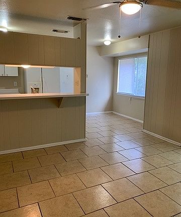 3rd image of 303 Mountain Shadows St