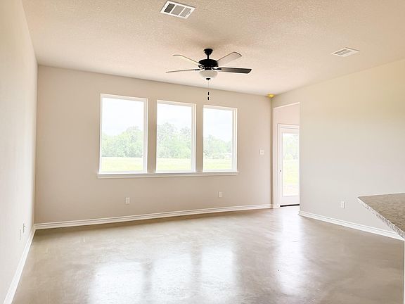 5th image of 879 Pineview Cir