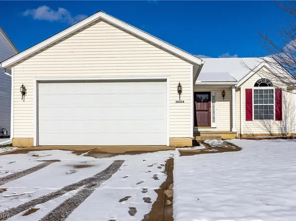 38254 Misty Meadow Trl, North Ridgeville, OH 44039