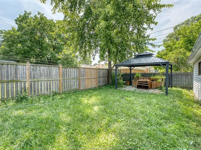 2309 Alexis Rd — Photo 45