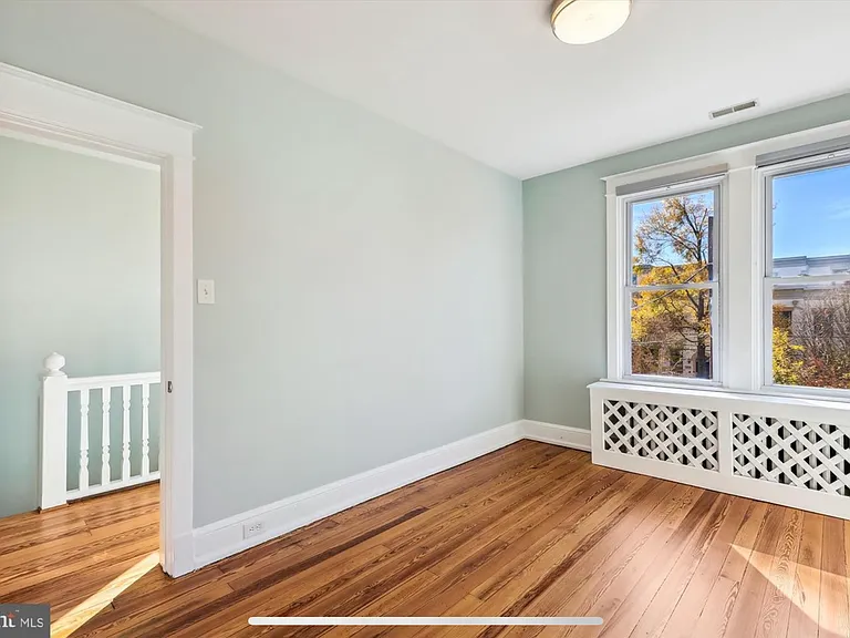 4451 Macarthur Blvd NW — Photo 35