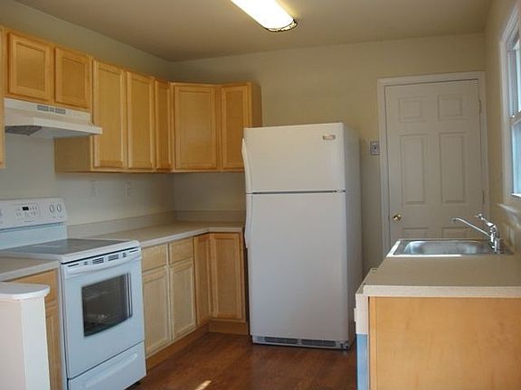 5th image of 1102 Broadview Blvd N