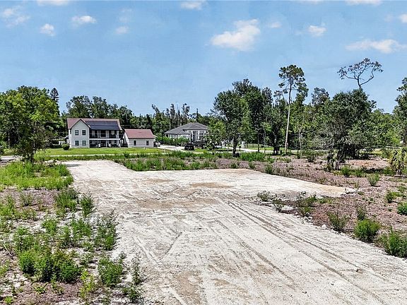 5th image of 6814 Magnolia Ln
