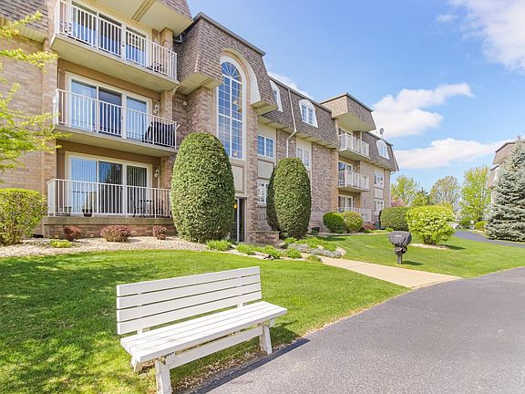3rd image of 411 Swan Dr Unit 3-B