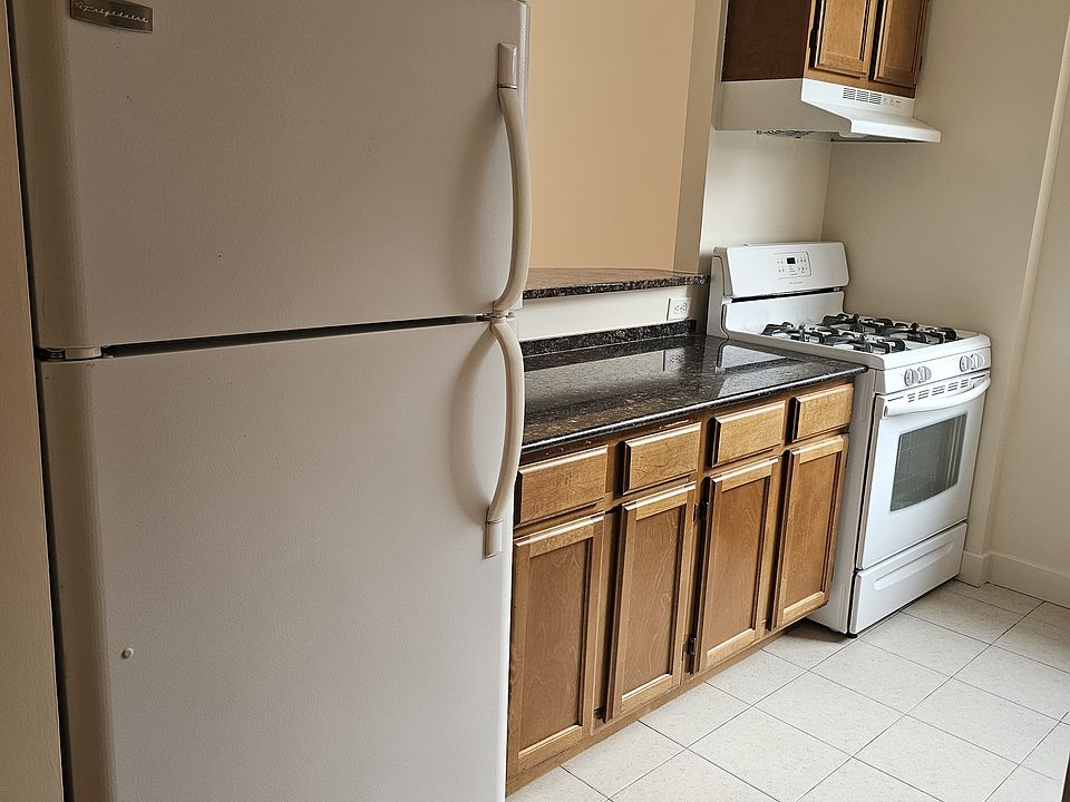 1st image of 68-70 Bank St #2B