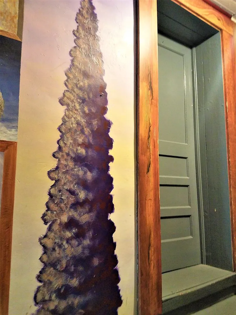 Spacious Industrial Downtown Apartment — Photo 3