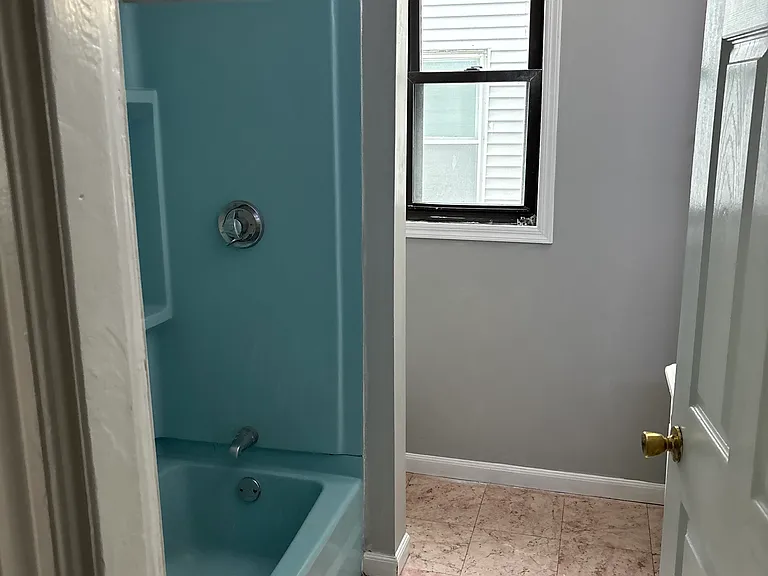 51 Glendale St #B — Photo 9