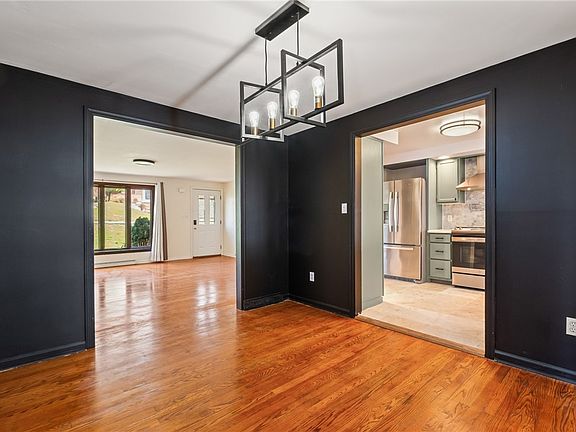 5th image of 2709 Tillia St