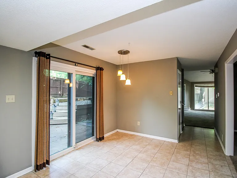 117 Hollyridge Ln — Photo 32
