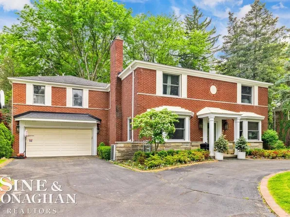 565 Lochmoor Blvd, Grosse Pointe Woods, MI 48236