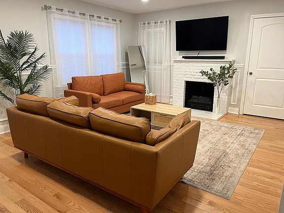 5th image of 451 Uniondale Ave