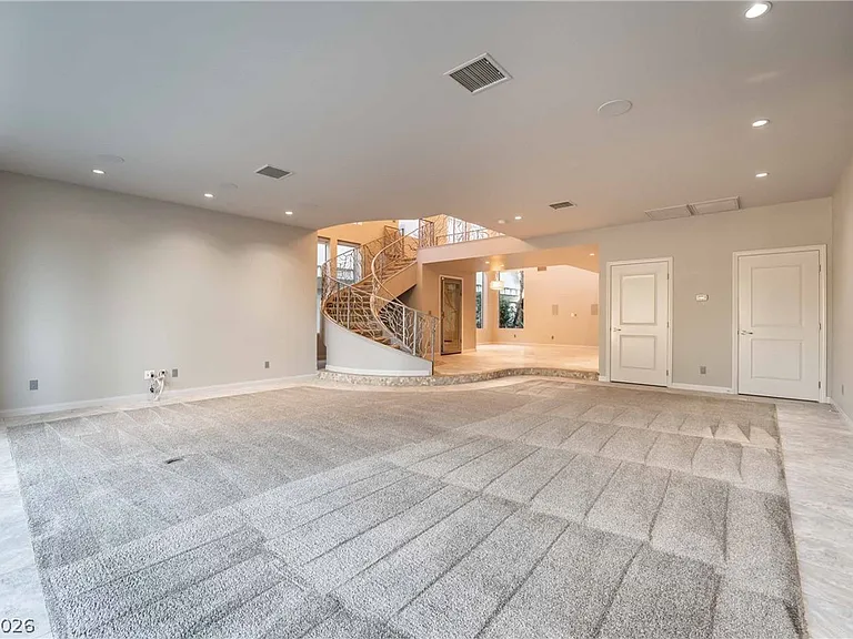 980 Vegas Valley Dr — Photo 9