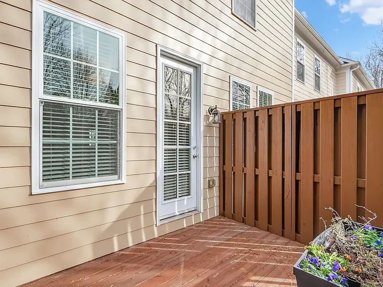 7205 Lowery Oak Dr — Photo 17