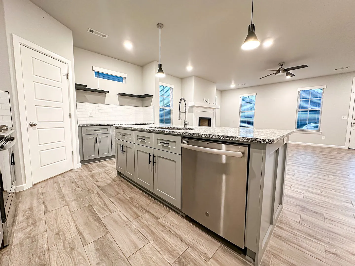 Welcome to your new home! 3bd/2.5b and gorgeous! — Photo 4