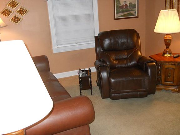 4th image of 1031 Booth Ave