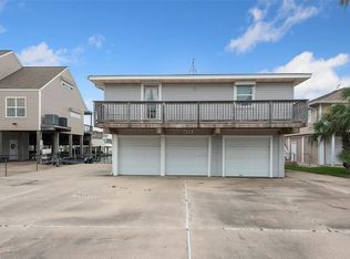 171 Bora Bora Dr, Tiki Island, TX 77554