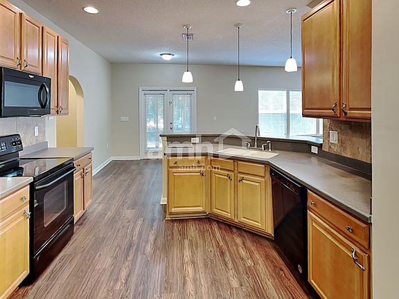 4th image of 360 Summercove Cir