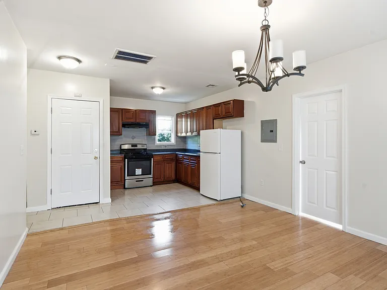 26 Seymour Ave #3 — Photo 6