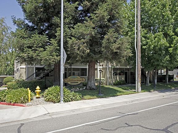 3rd image of 4731 Whitney Ave #23