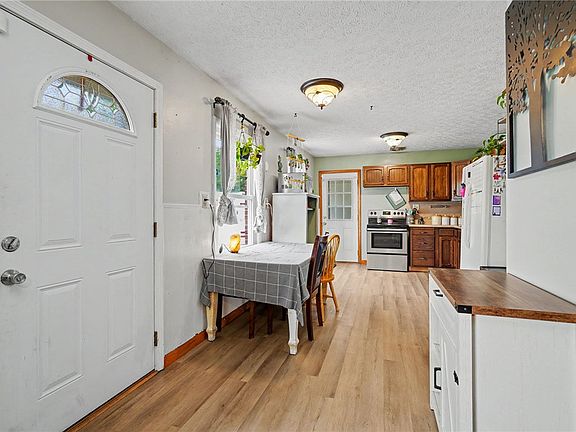 5th image of 899 Dayton Ave