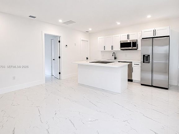 4th image of 3312 SW 1st Ave #3312