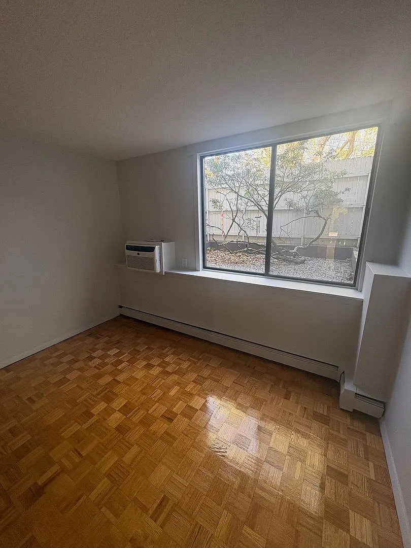 Beautiful modern unit with great location near nature in Brookline available NOW! — Photo 1