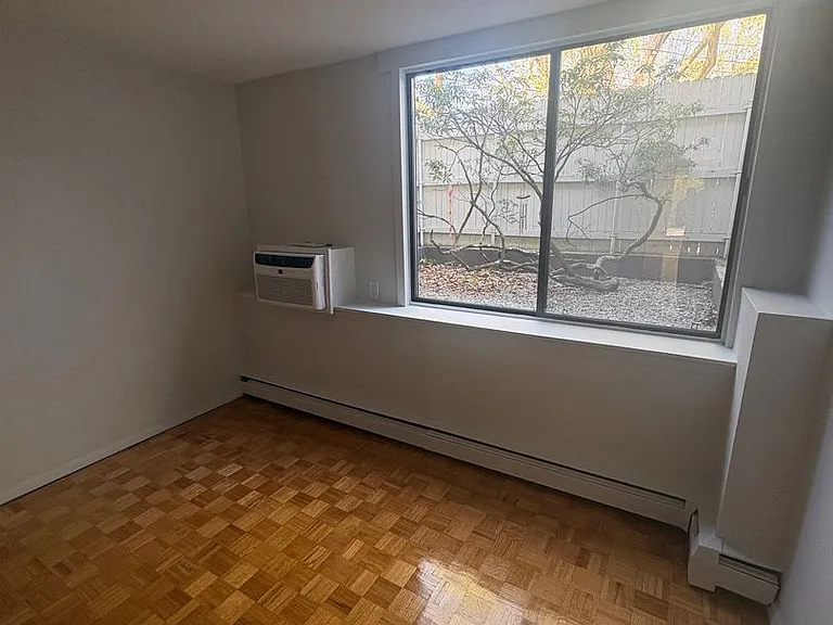 340 Newton St #B — Photo 1