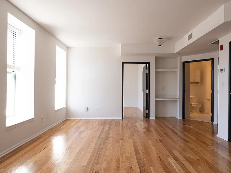 Rink Savoy Apartments — Photo 14