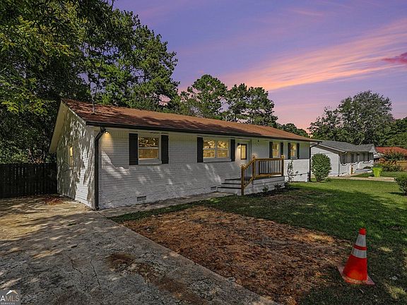 5th image of 46 Royce Dr