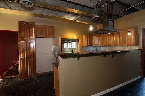 4th image of 527 W 39th St