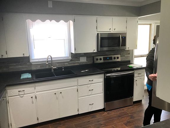2nd image of 829 S Country Club Dr
