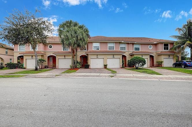 1st image of 808 Seminole Palms Dr