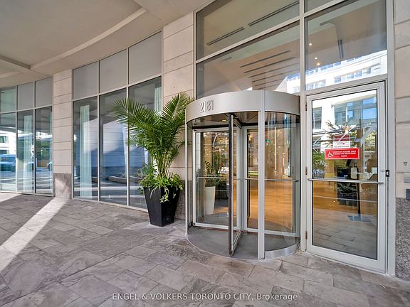 2nd image of 2181 Yonge St #3402
