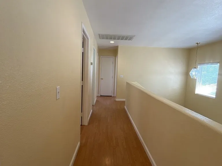 6045 Stone Hollow Ave — Photo 17