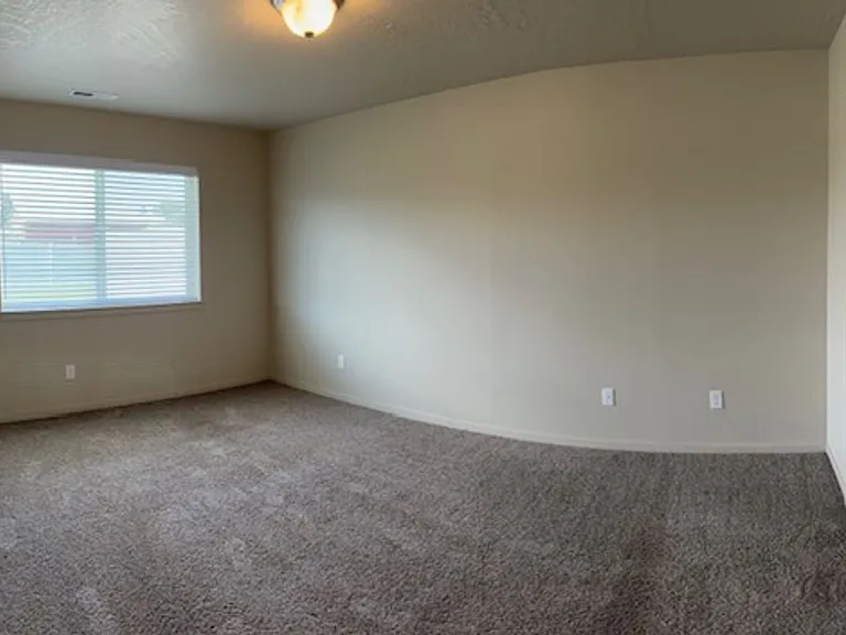 510-512 S Moen St — Photo 10