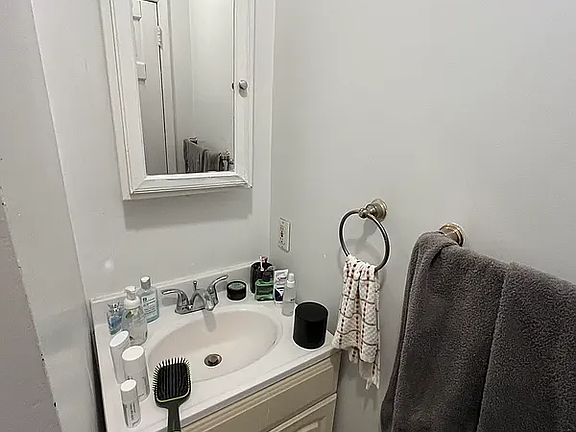 4th image of 249 E 2nd St #3CF