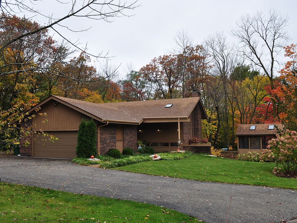 2nd image of 23 Londonderry Ln