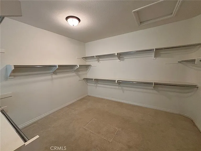36 Grassland — Photo 14