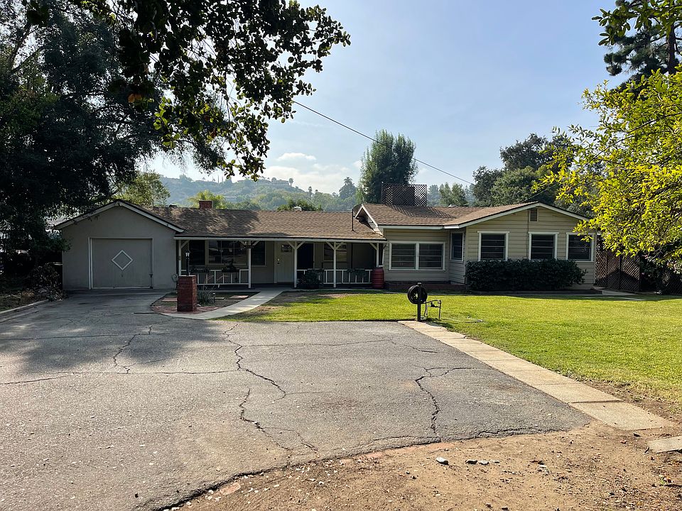 1st image of 1538 Zara St
