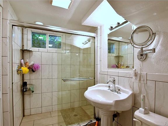 5th image of 2822 W 5th Street