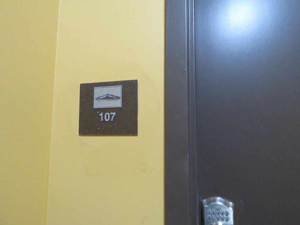 1st image of 1401 Scott St APT 107