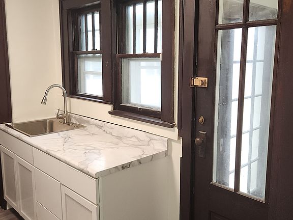 5th image of 207 N West St