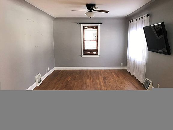 4th image of 226 S Willow St